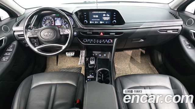 Hyundai Sonata — interior