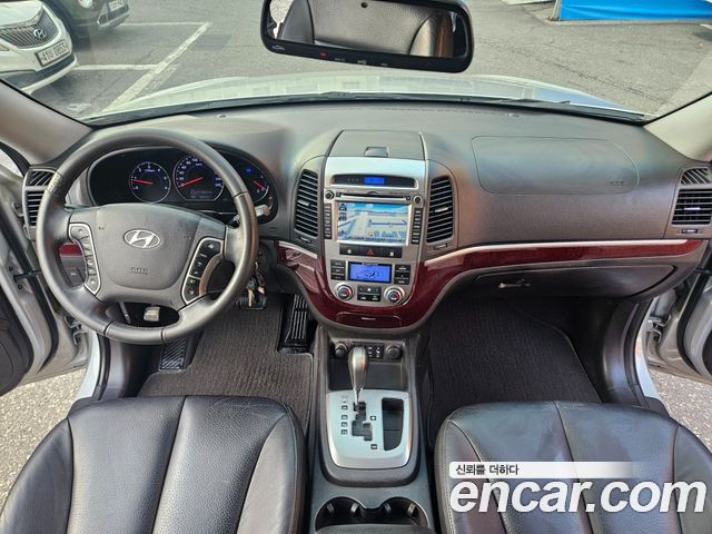 Hyundai Santa Fe — interior