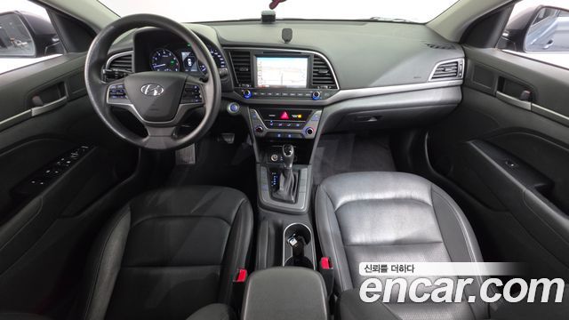 Hyundai Avante — interior