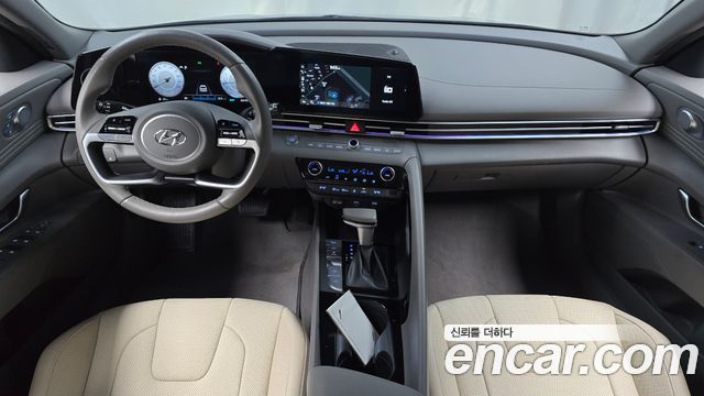 Hyundai Avante — interior