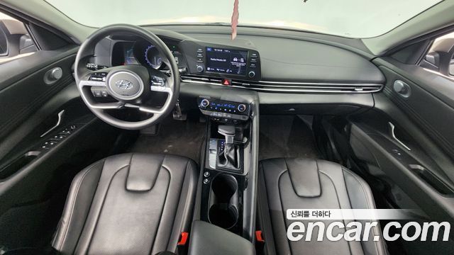 Hyundai Avante — interior