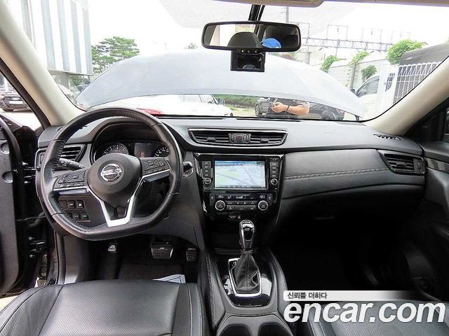 Nissan X-Trail — interior