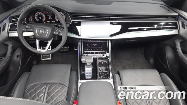 Audi Q8 — interior