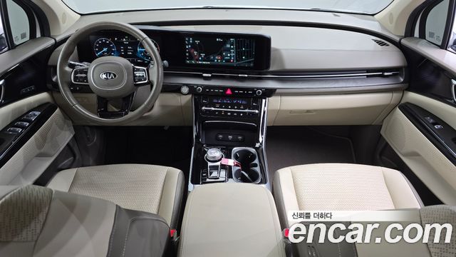 Kia Carnival — interior