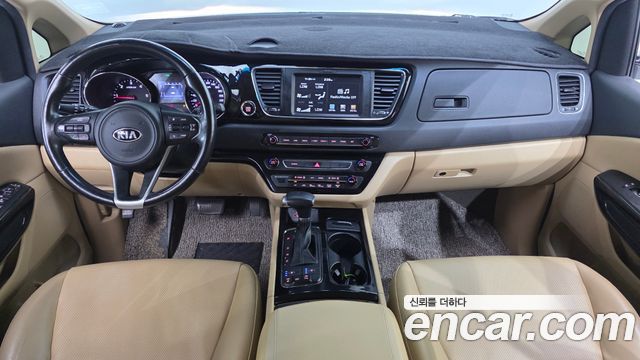 Kia Carnival — interior