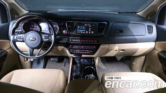 Kia Carnival — interior