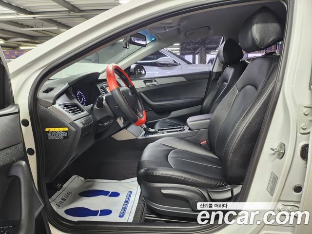 Hyundai Sonata — interior