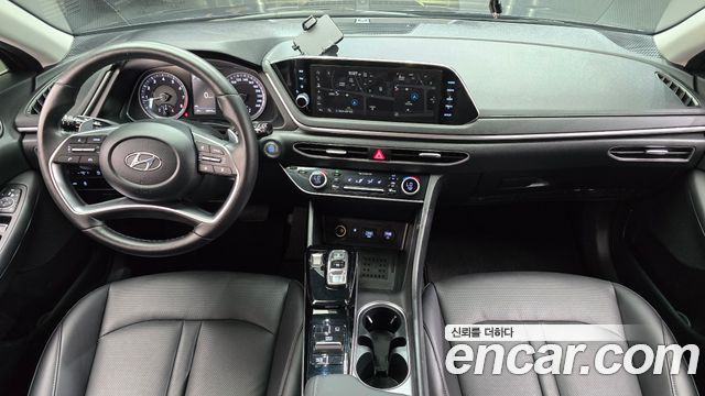 Hyundai Sonata — interior