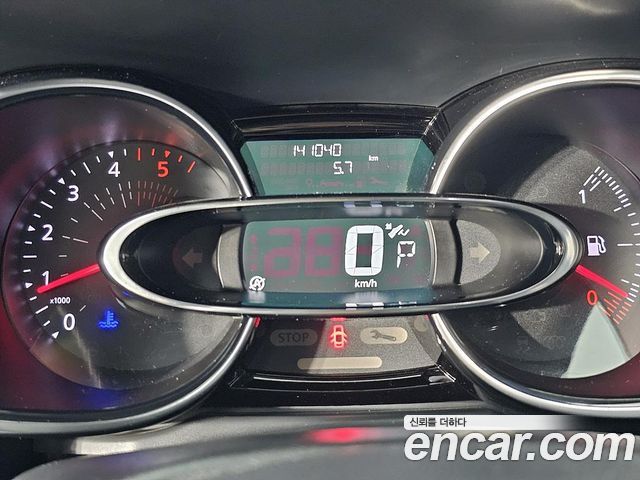 Renault Korea Clio — interior
