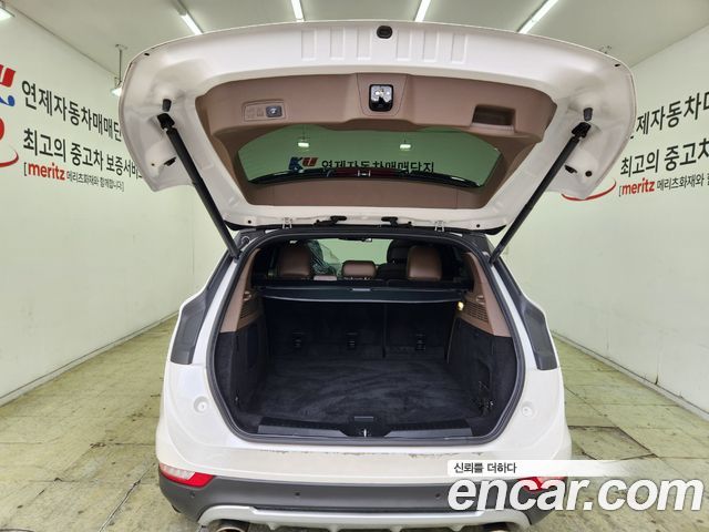 Lincoln MKC — interior