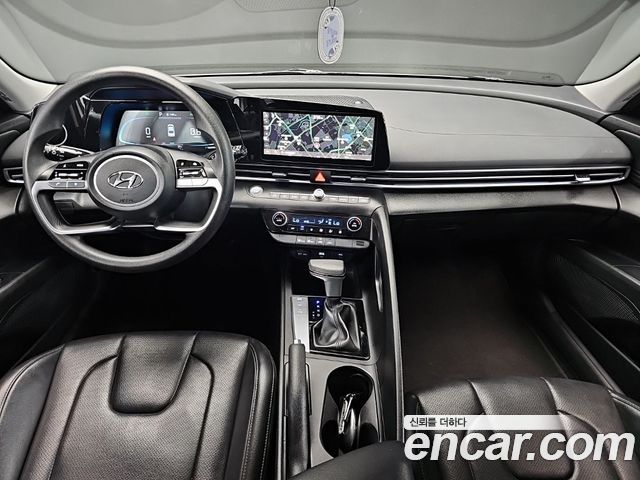 Hyundai Avante — interior
