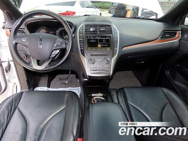 Lincoln MKC — interior