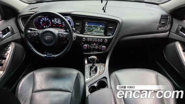 Kia K5 — interior
