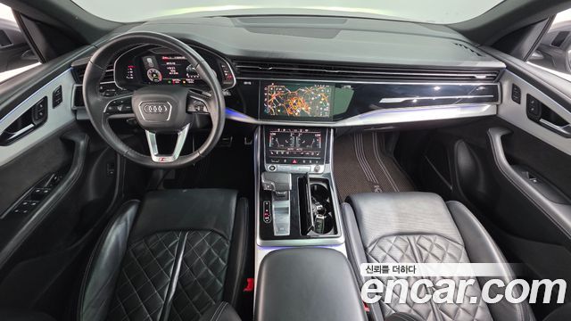 Audi Q8 — interior