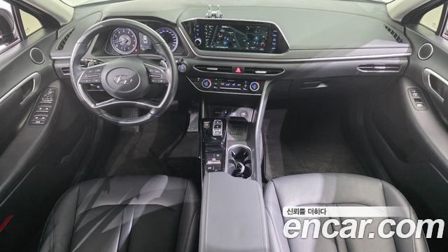 Hyundai Sonata — interior