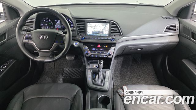 Hyundai Avante — interior