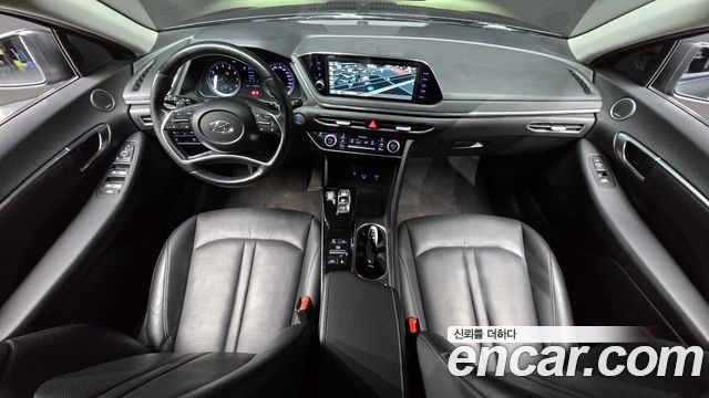Hyundai Sonata — interior