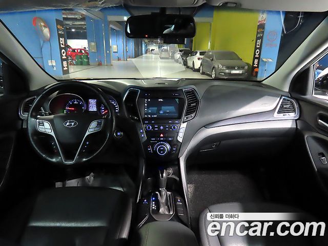 Hyundai Santa Fe — interior
