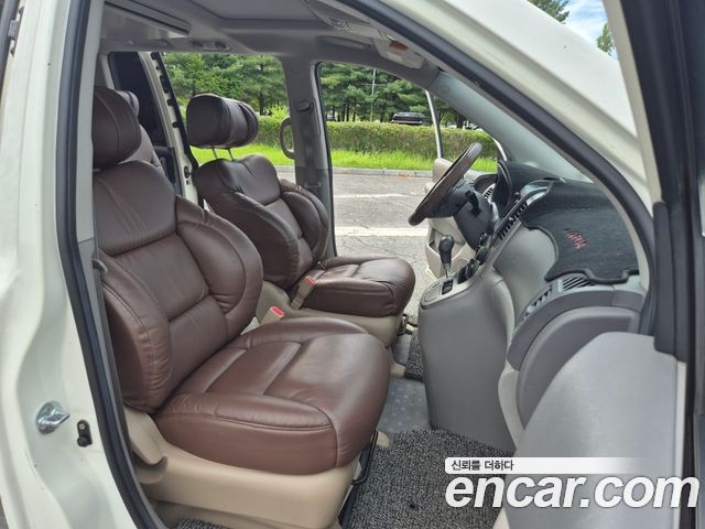 Kia Carnival — interior