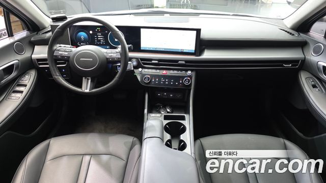 Hyundai Sonata — interior