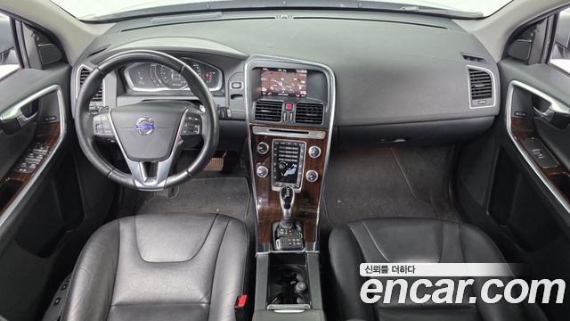 Volvo XC60 — interior