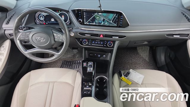 Hyundai Sonata — interior