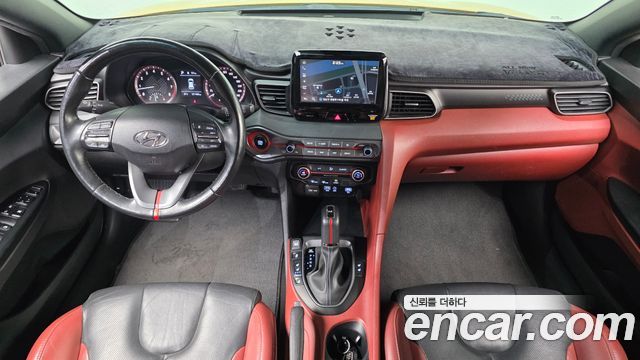 Hyundai Veloster — interior