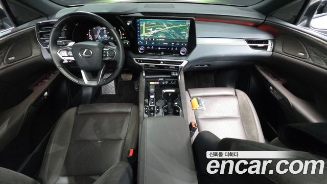 Lexus RX — interior