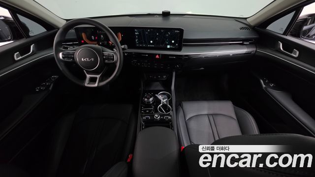 Kia K5 — interior