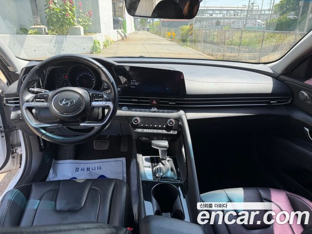 Hyundai Avante — interior