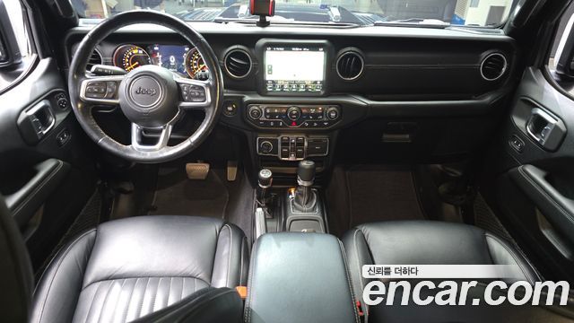 Jeep Wrangler — interior