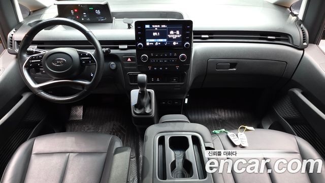 Hyundai Staria — interior