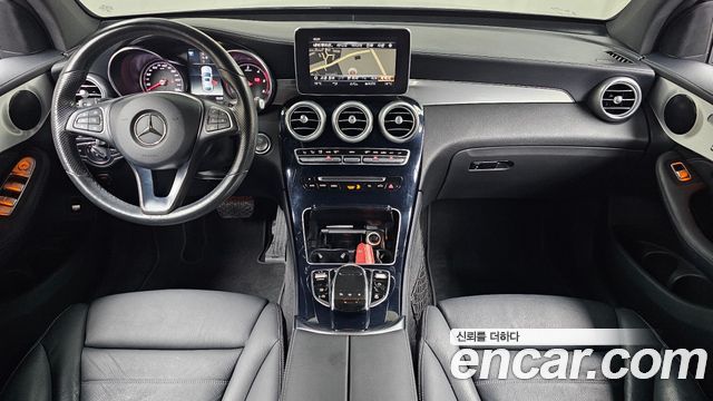 Mercedes-Benz GLC-Class — interior