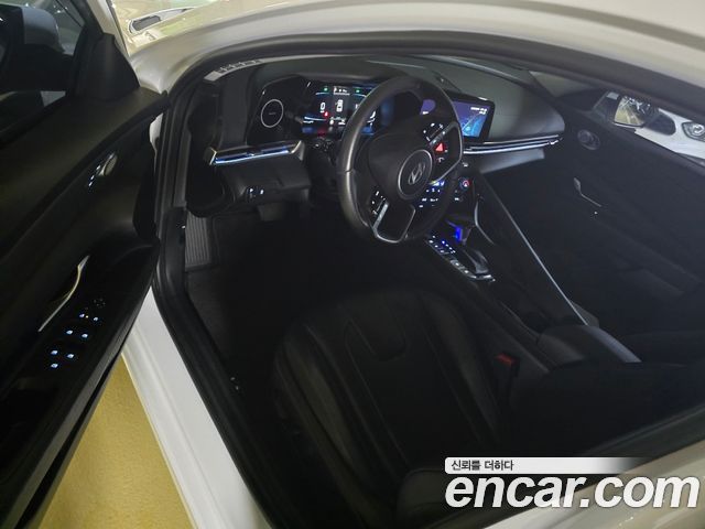 Hyundai Avante — interior