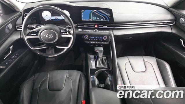 Hyundai Avante — interior