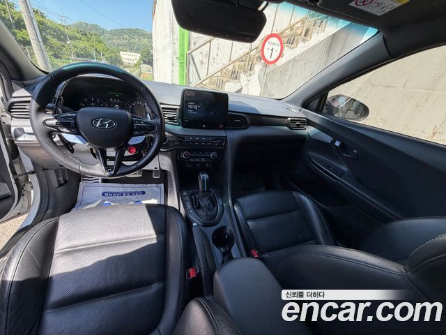 Hyundai Veloster — interior