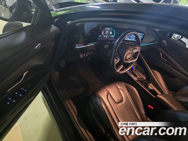 Hyundai Avante — interior