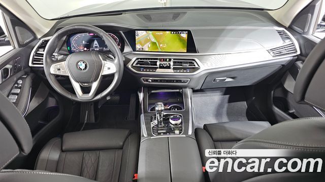 BMW X7 — interior