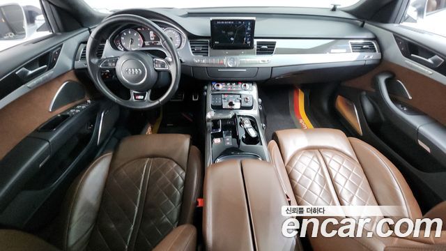 Audi S8 — interior