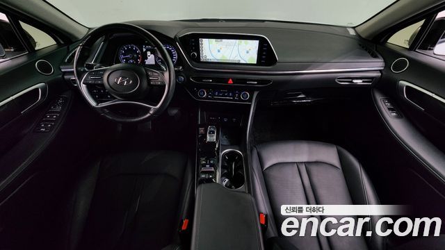 Hyundai Sonata — interior