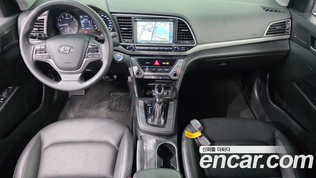 Hyundai Avante — interior