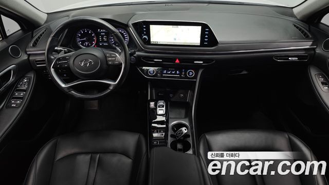 Hyundai Sonata — interior