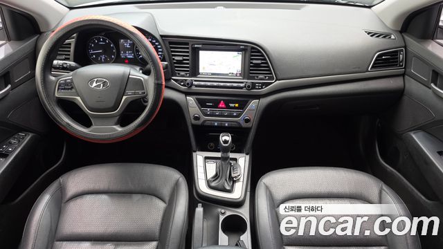 Hyundai Avante — interior