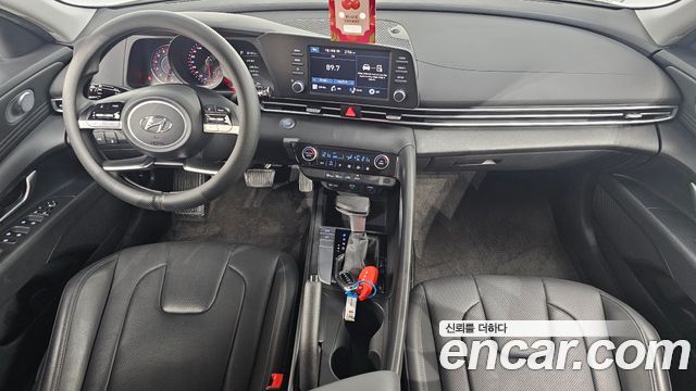 Hyundai Avante — interior