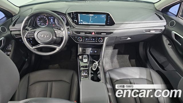 Hyundai Sonata — interior