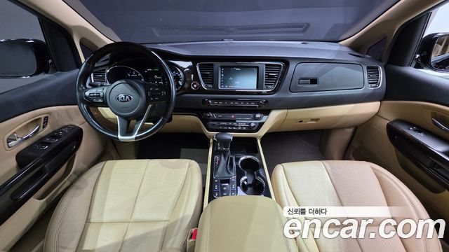 Kia Carnival — interior