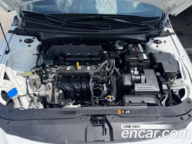 Hyundai Avante — interior