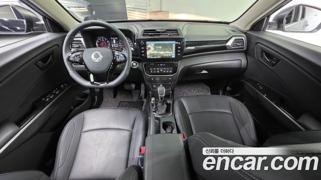 KG Mobility Tivoli — interior