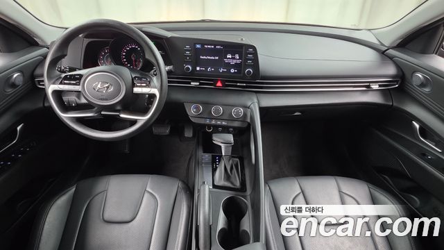 Hyundai Avante — interior