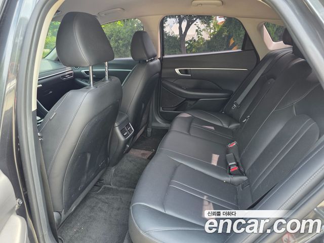 Hyundai Sonata — interior